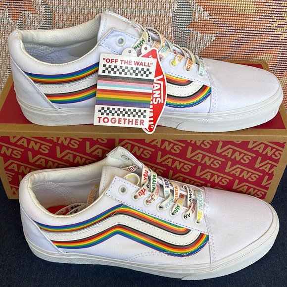 Vans Men’s Old Skool
(Pride) White/True White
VNOA5KRFB5U
Sneakers - athletic - Picture 2 of 16
